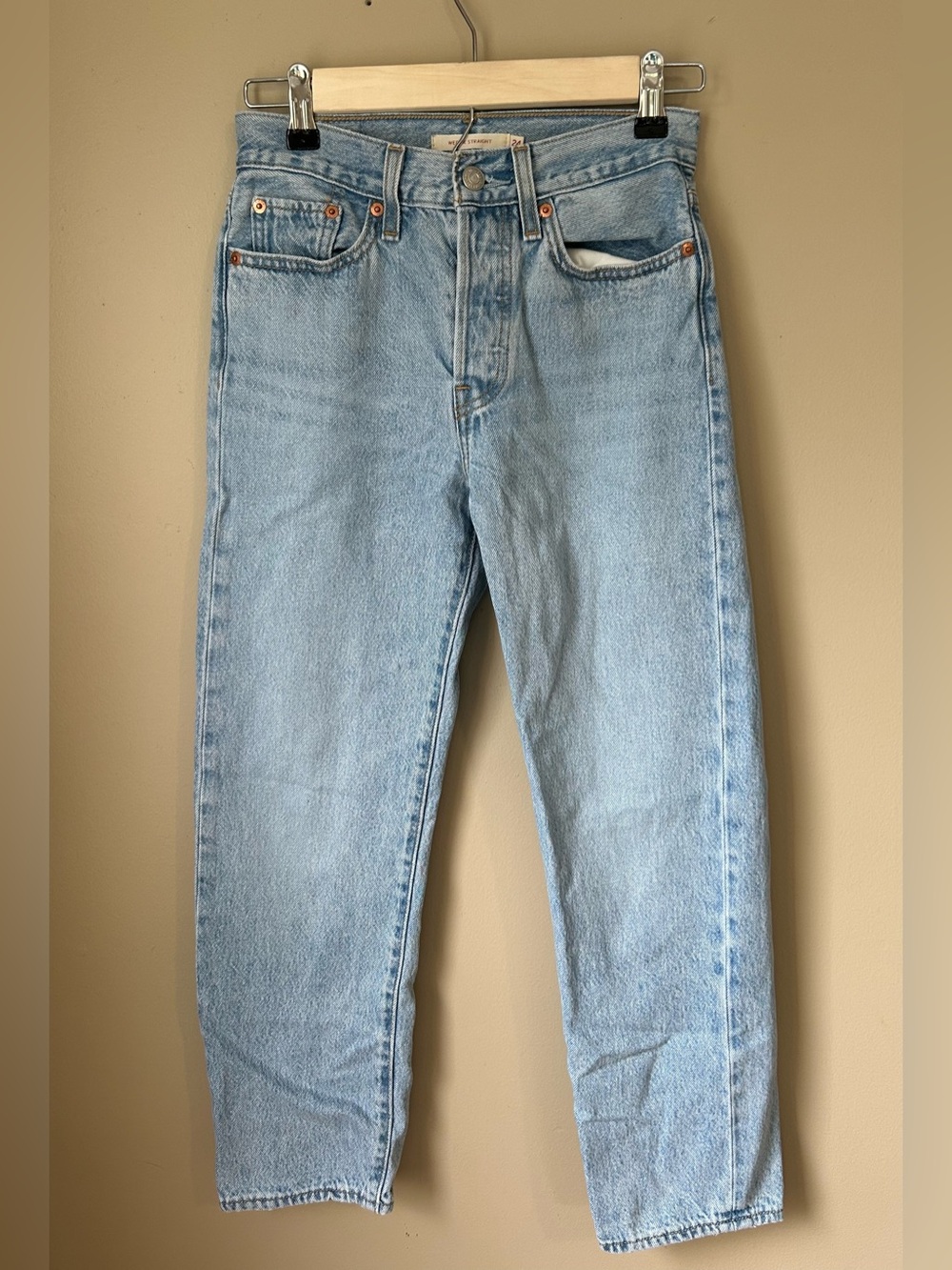 Levi’s Premium Big E Wedgie Straight High Rise Jeans Light Wash Size 24
